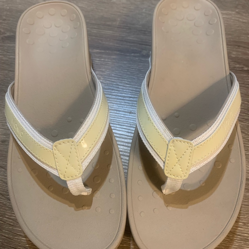 Vionic Tide II Toe Post  Sandal Size 11 Medium-Wide Width NWOT